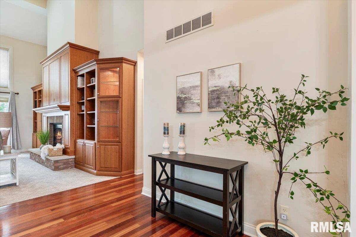 16808 River Road North, Cordova, IL 61242