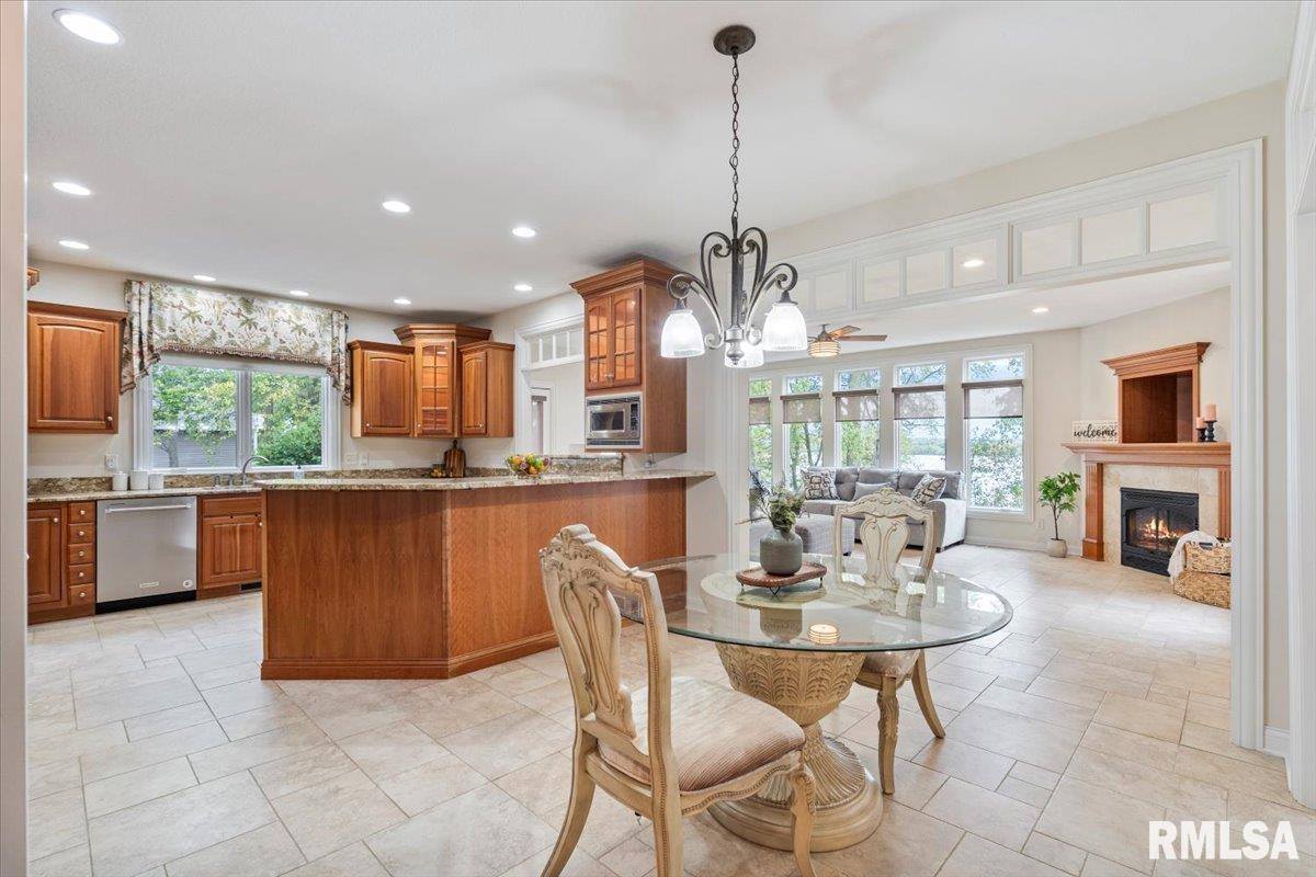 16808 River Road North, Cordova, IL 61242