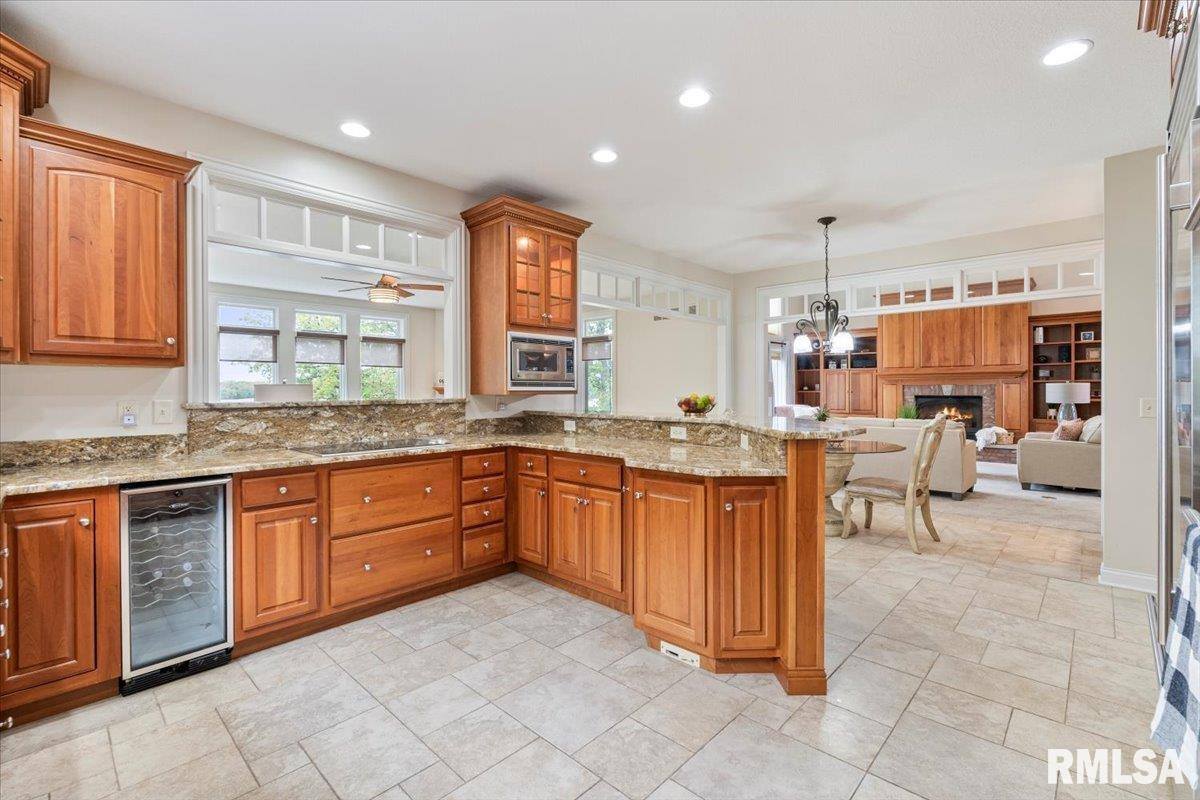 16808 River Road North, Cordova, IL 61242