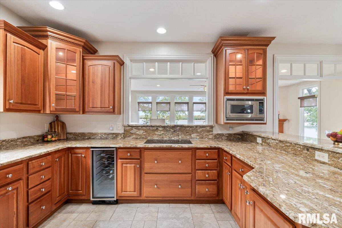 16808 River Road North, Cordova, IL 61242