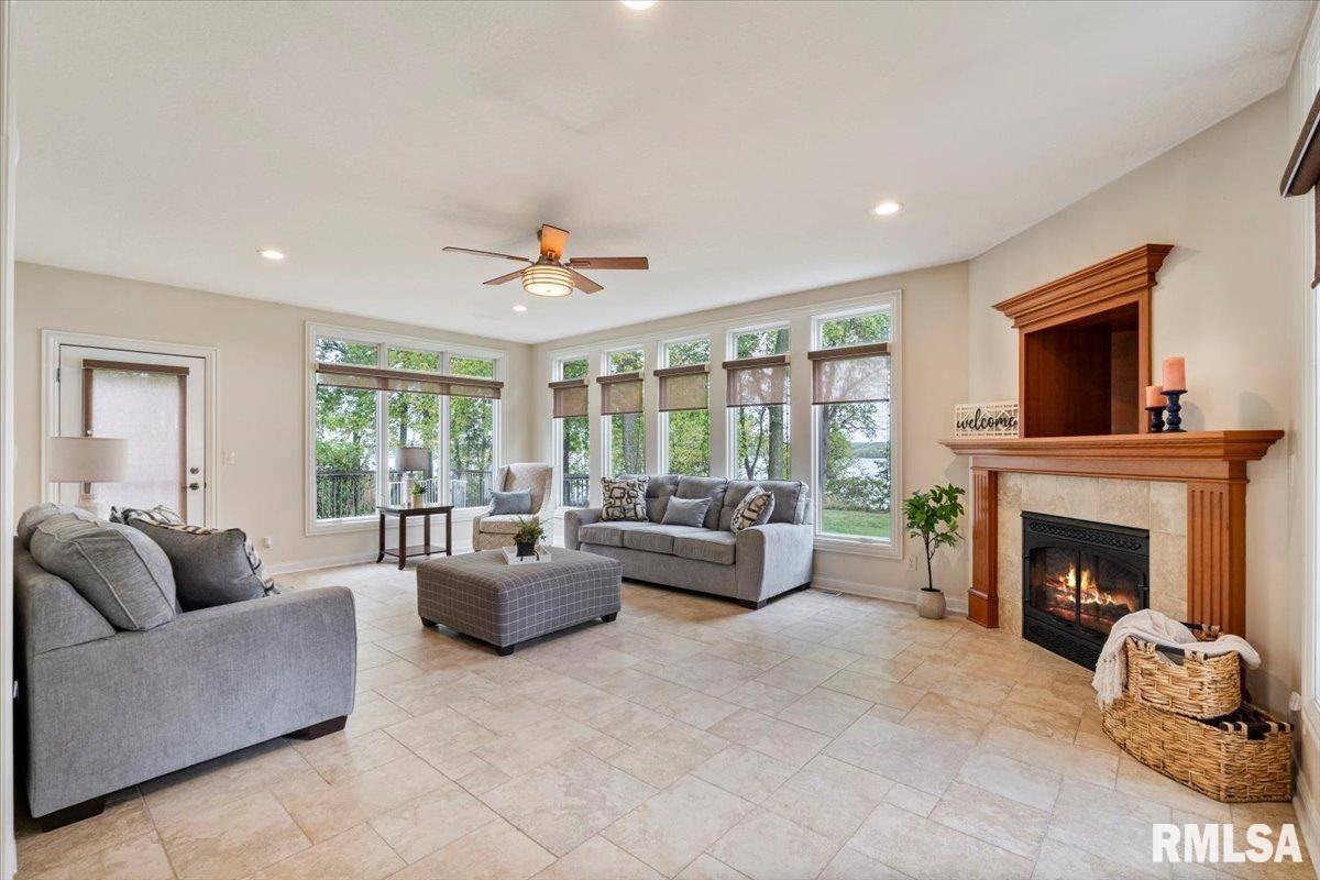 16808 River Road North, Cordova, IL 61242