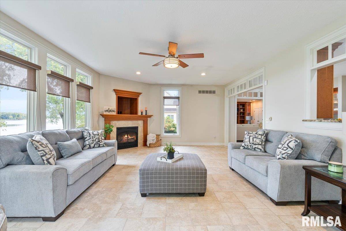 16808 River Road North, Cordova, IL 61242