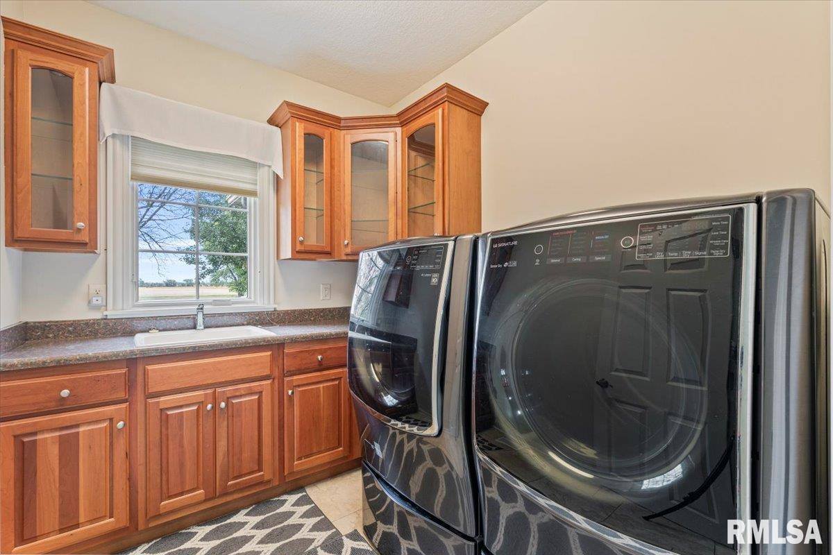 16808 River Road North, Cordova, IL 61242