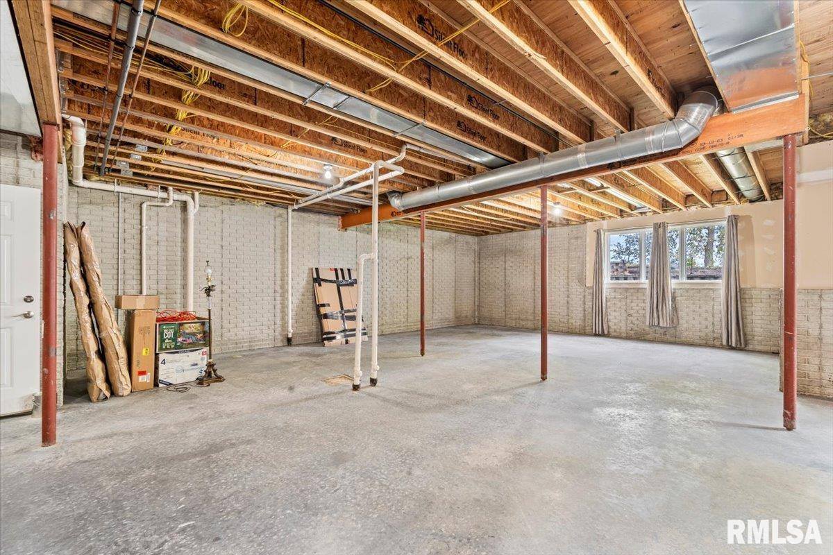 16808 River Road North, Cordova, IL 61242