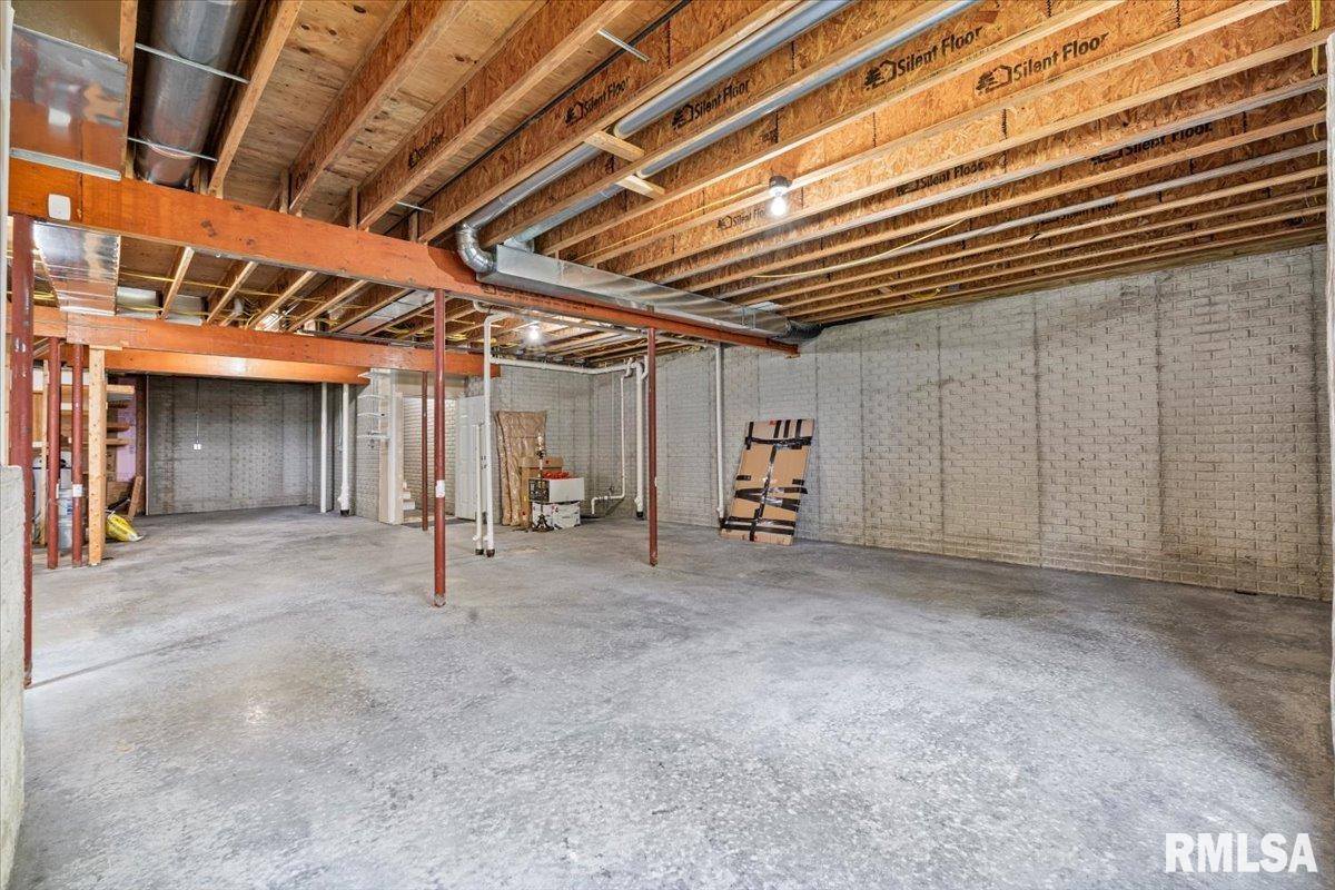 16808 River Road North, Cordova, IL 61242