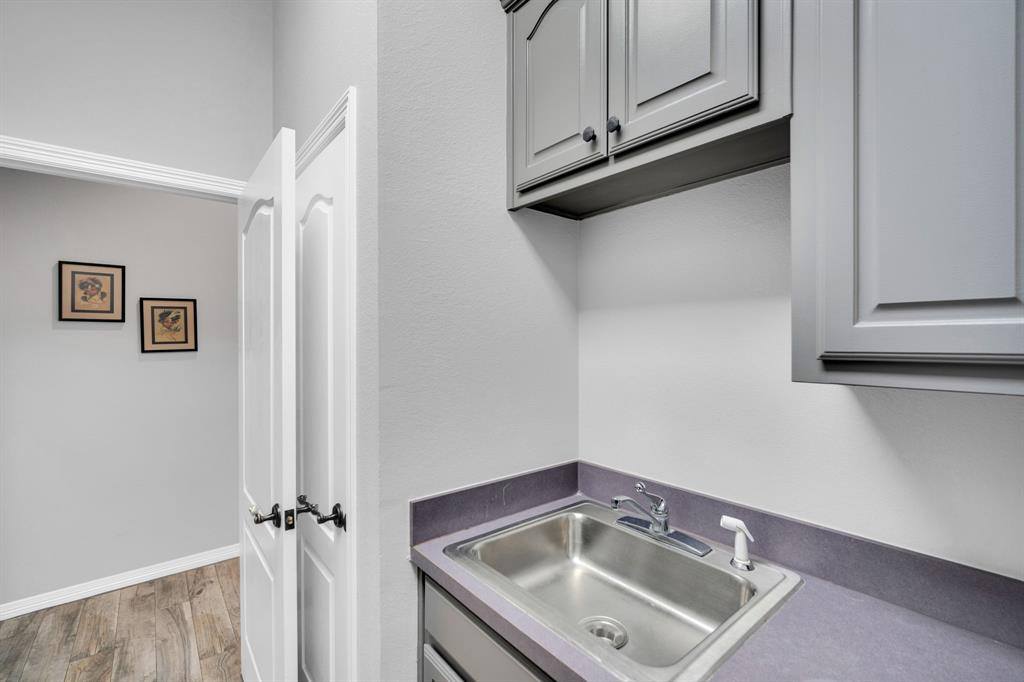 106 Country Ridge Court, Red Oak, TX 75154