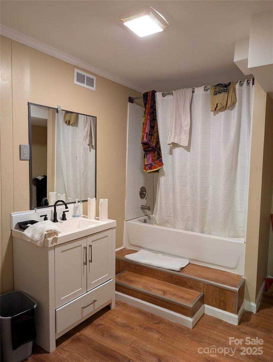 4618 Thornwood Road, Charlotte, NC 28213