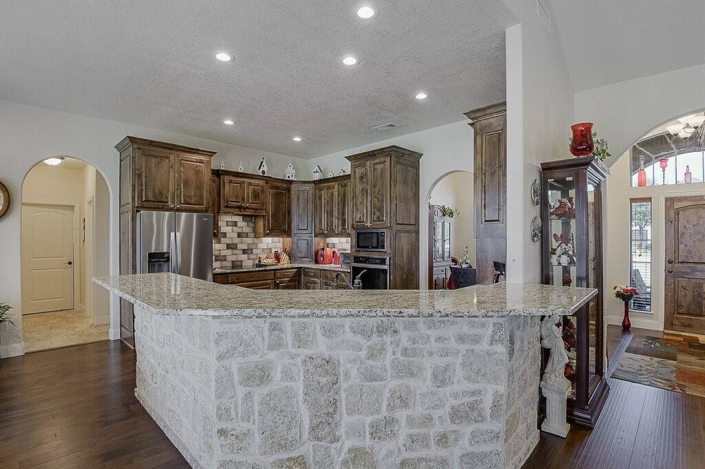 5830 Shiloh Forest Drive, Midlothian, TX 76065