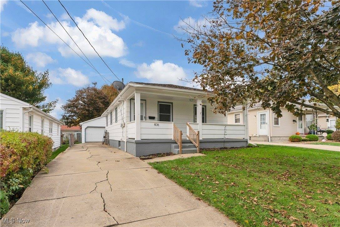 608 Maplewood Avenue, Struthers, OH 44471