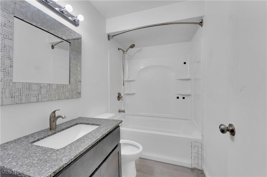 608 Maplewood Avenue, Struthers, OH 44471