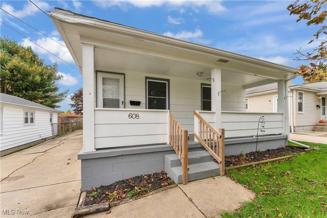 608 Maplewood Avenue, Struthers, OH 44471