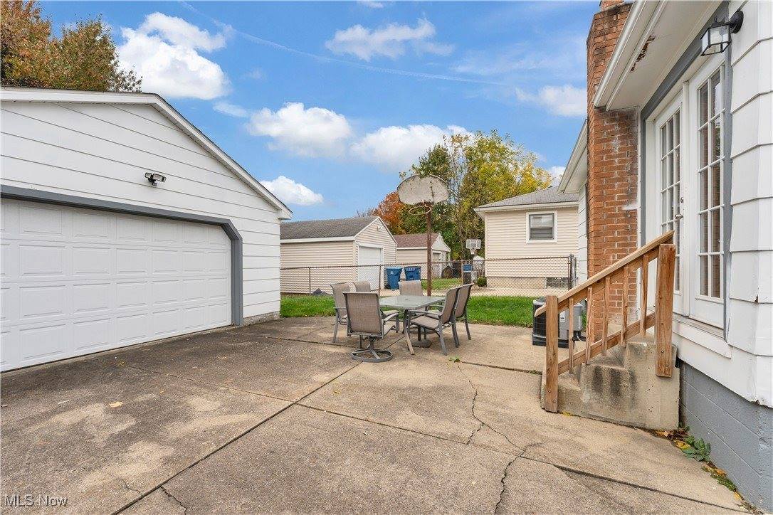 608 Maplewood Avenue, Struthers, OH 44471