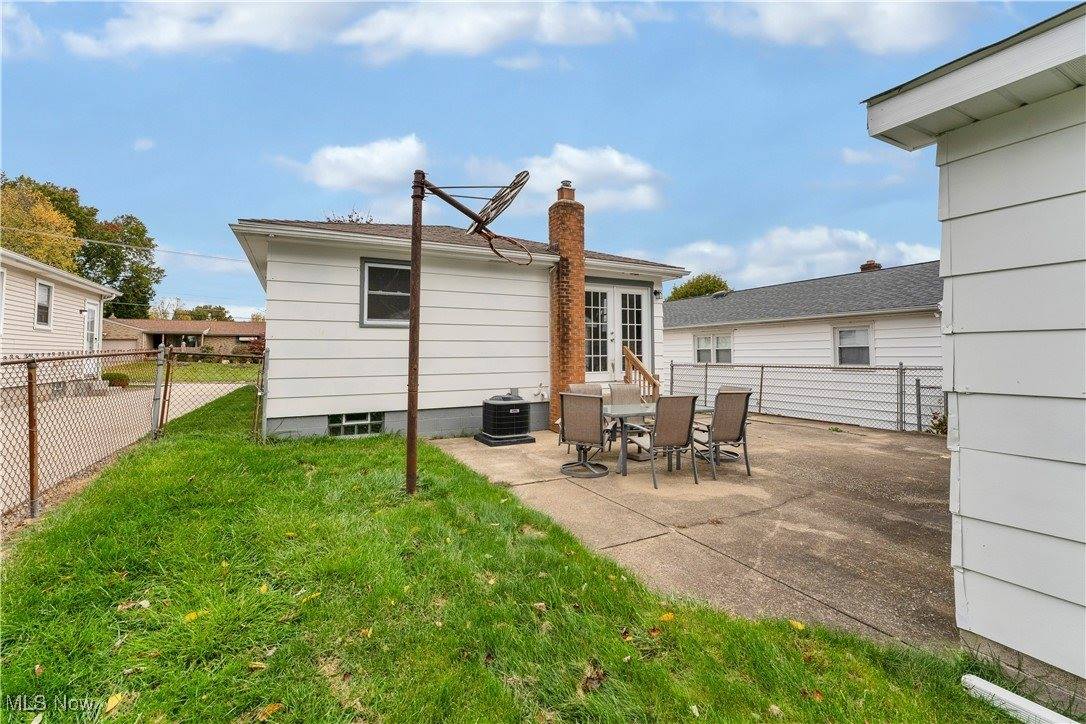 608 Maplewood Avenue, Struthers, OH 44471