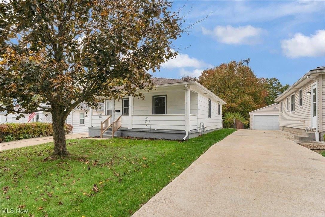 608 Maplewood Avenue, Struthers, OH 44471