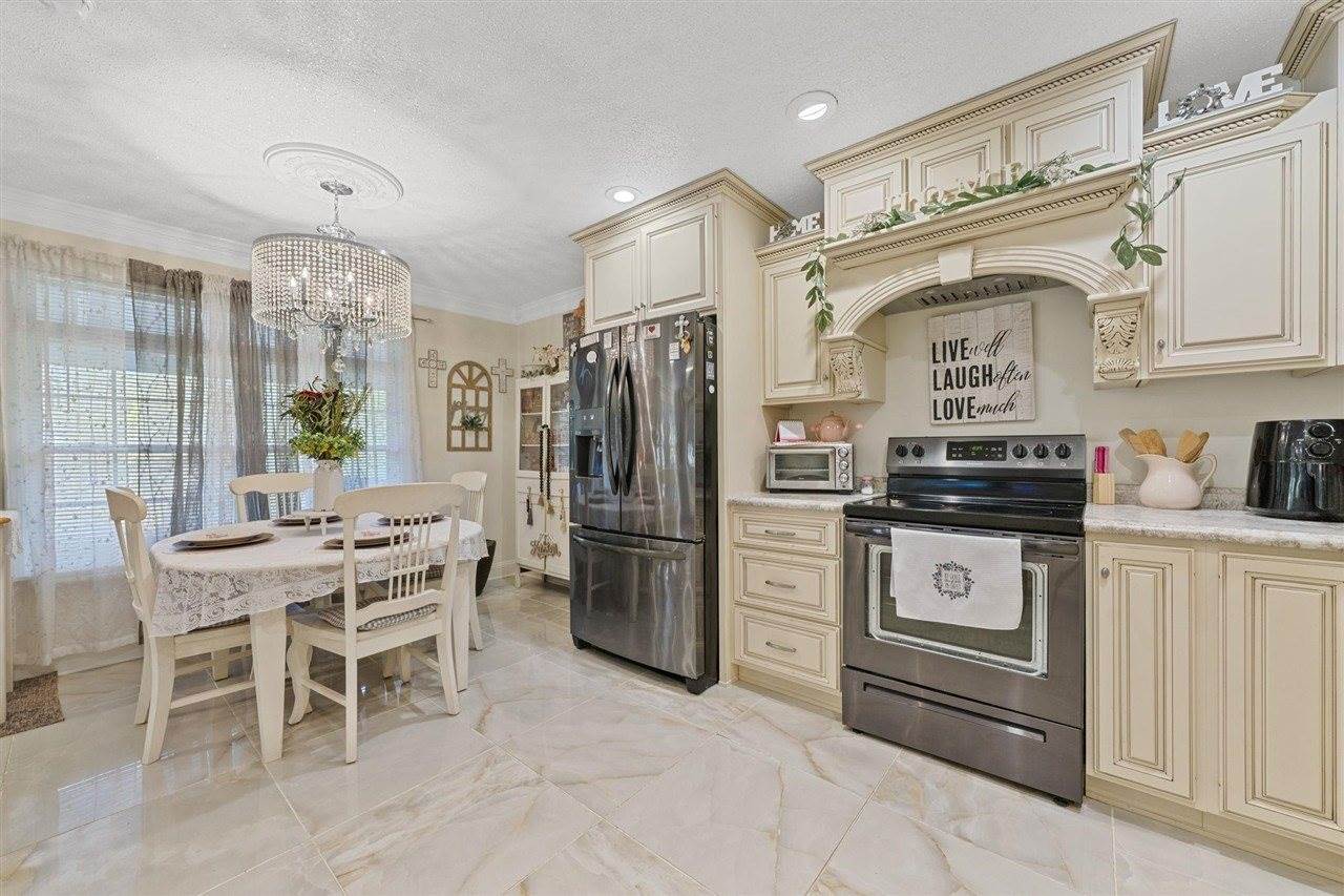 24 Nora Mae Lane, Beechmont, KY 42323