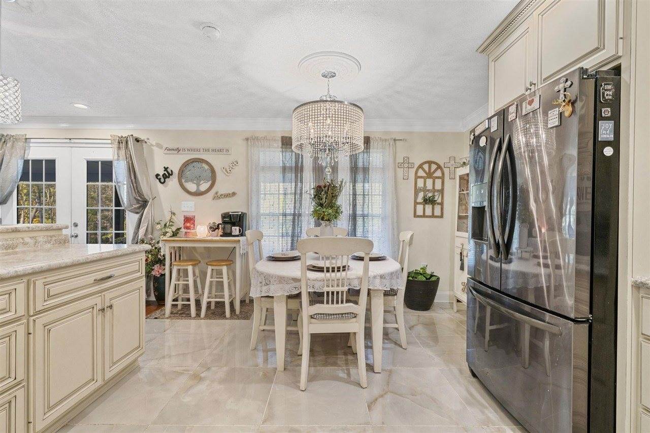 24 Nora Mae Lane, Beechmont, KY 42323