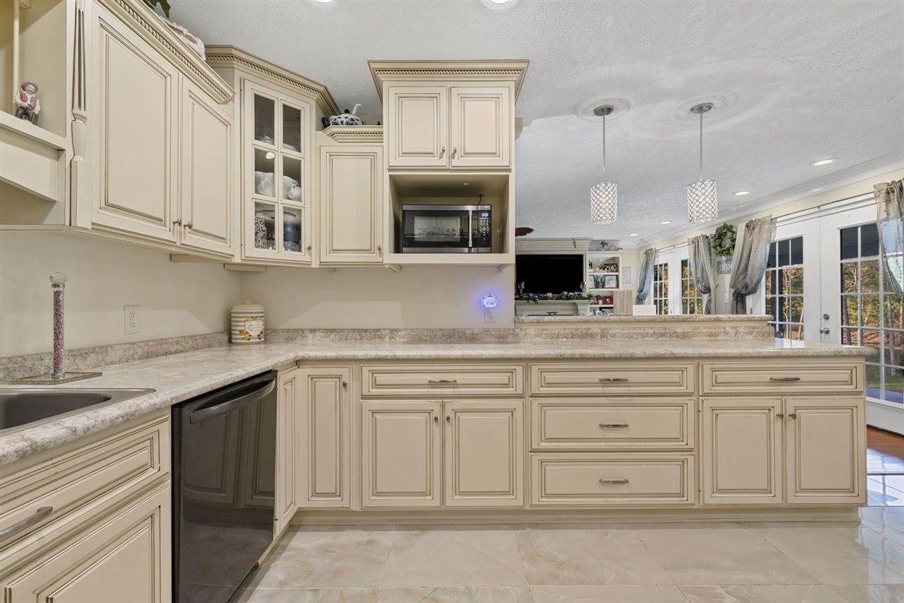 24 Nora Mae Lane, Beechmont, KY 42323