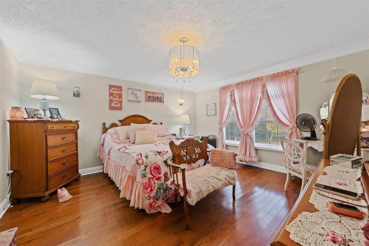 24 Nora Mae Lane, Beechmont, KY 42323