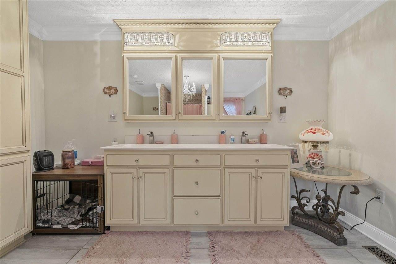 24 Nora Mae Lane, Beechmont, KY 42323