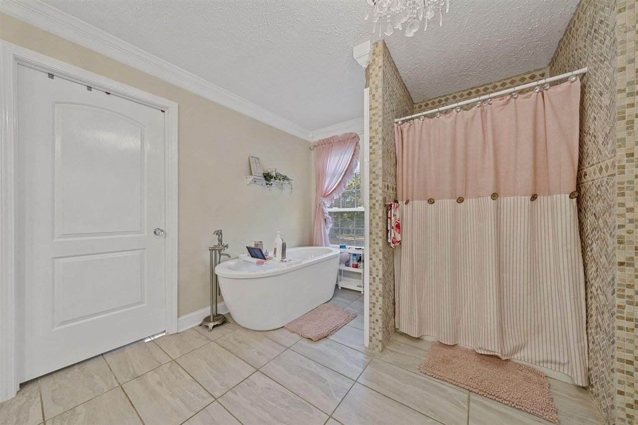 24 Nora Mae Lane, Beechmont, KY 42323