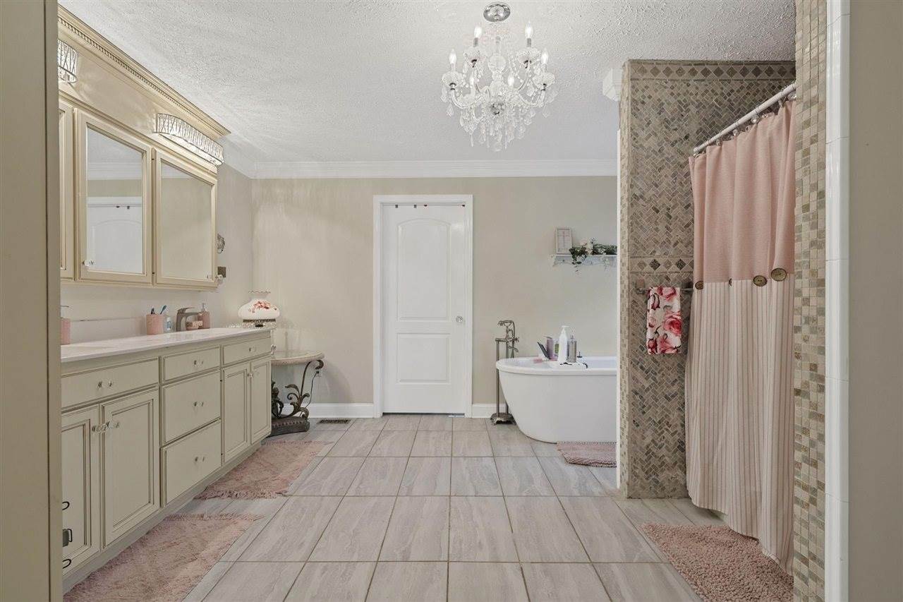 24 Nora Mae Lane, Beechmont, KY 42323