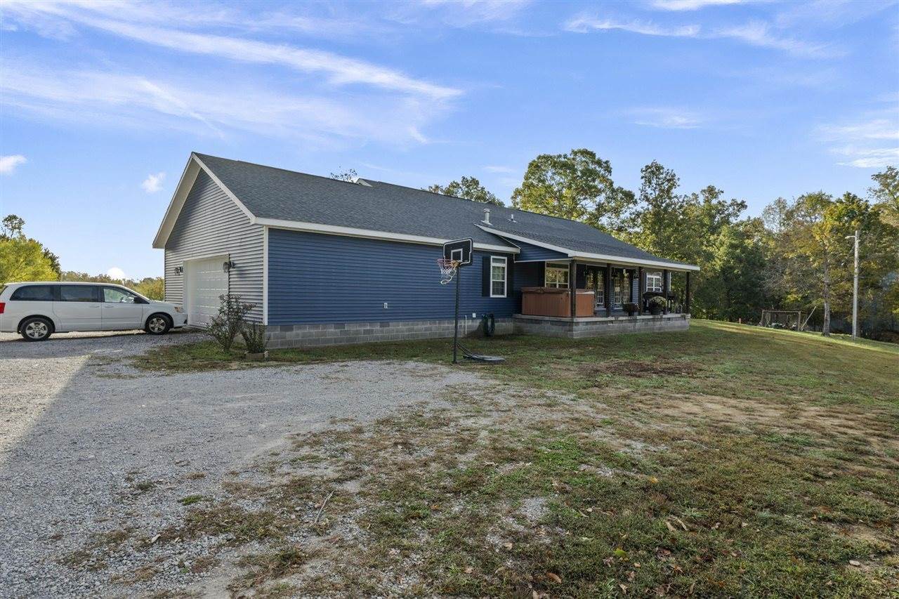 24 Nora Mae Lane, Beechmont, KY 42323