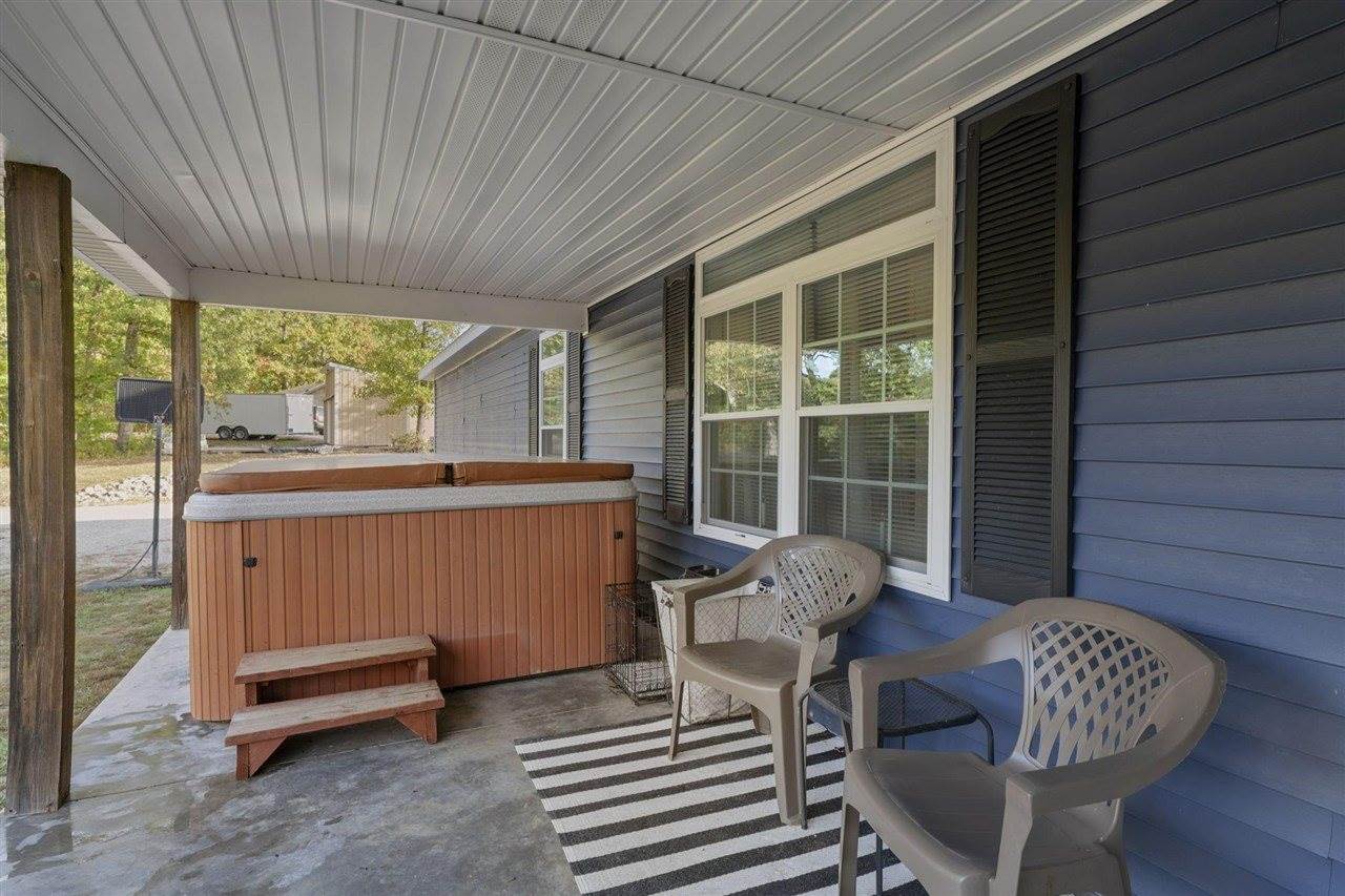 24 Nora Mae Lane, Beechmont, KY 42323