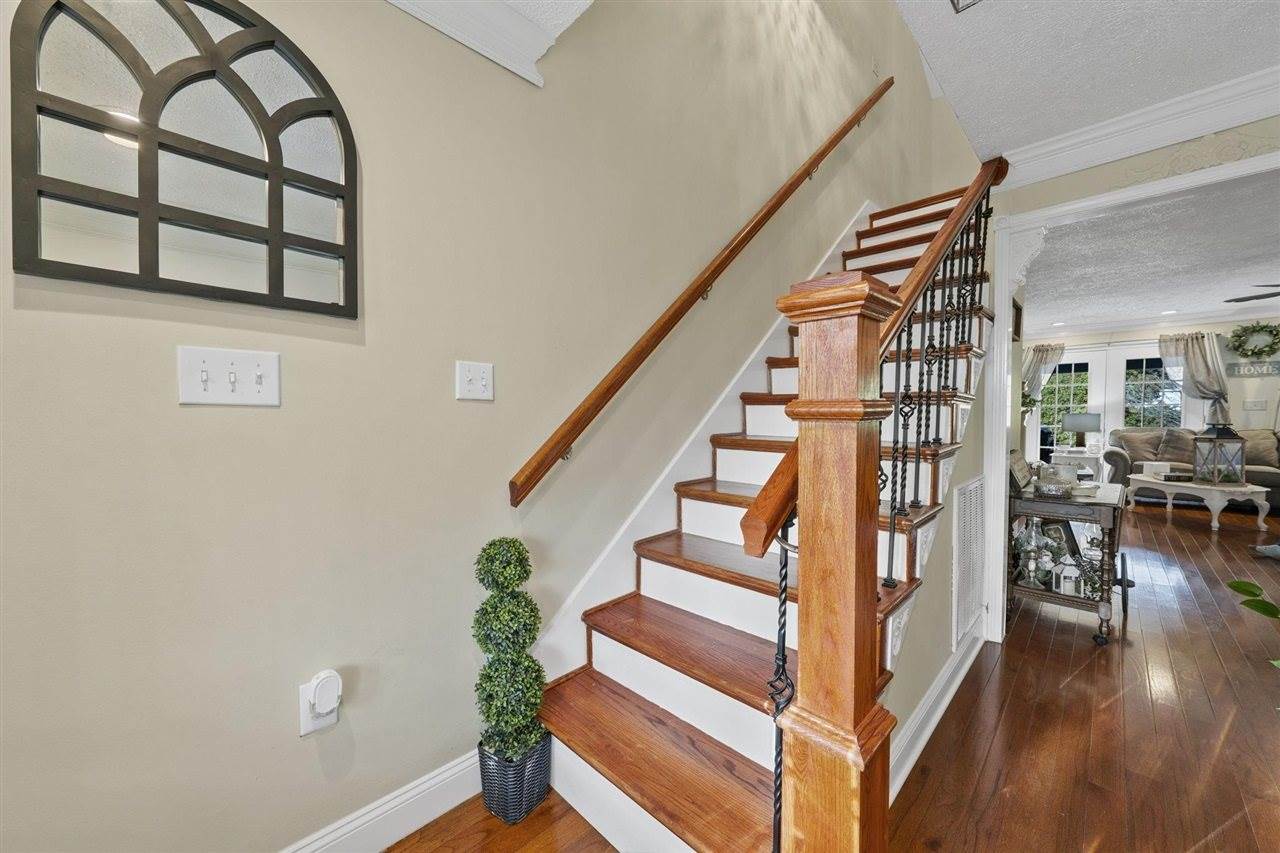 24 Nora Mae Lane, Beechmont, KY 42323