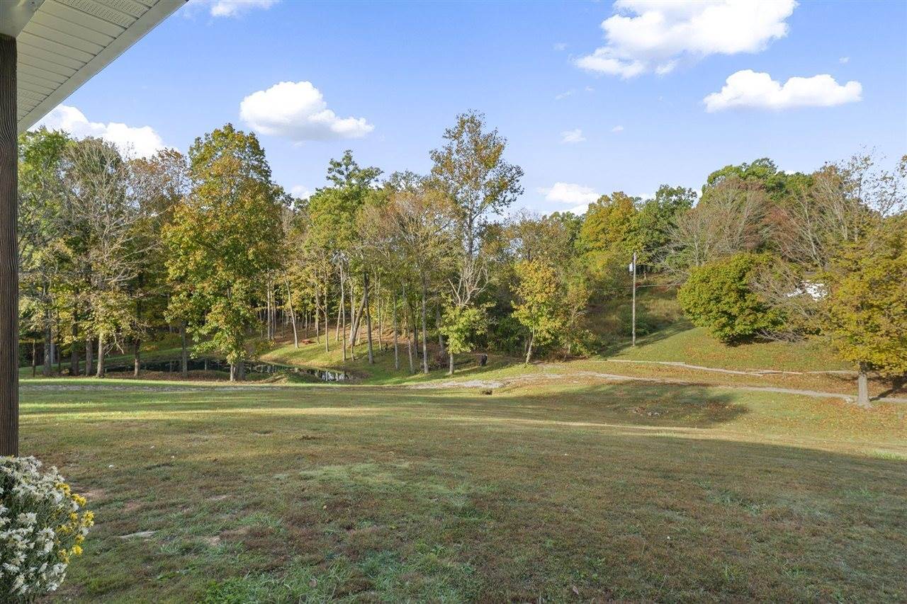 24 Nora Mae Lane, Beechmont, KY 42323