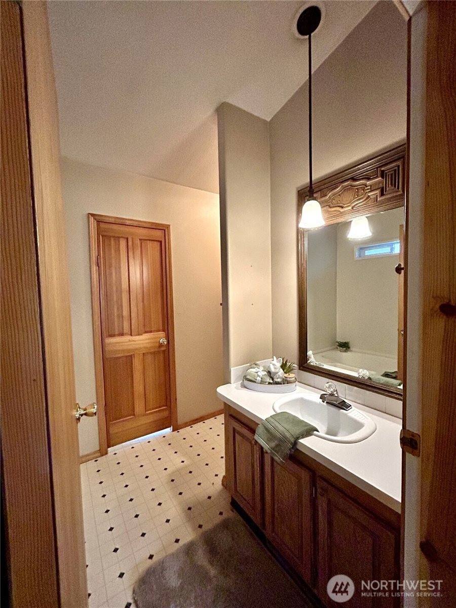 61 Kristina Lane, Shelton, WA 98584