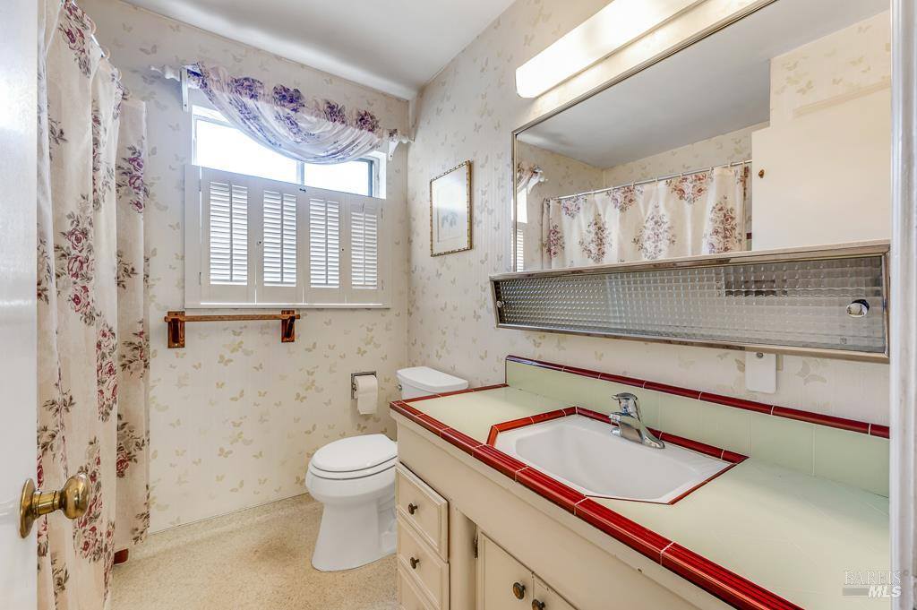 2260 Rowe Drive, Santa Rosa, CA 95403