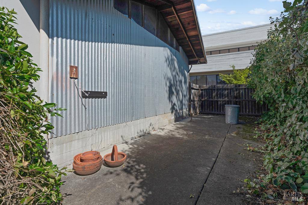 2260 Rowe Drive, Santa Rosa, CA 95403