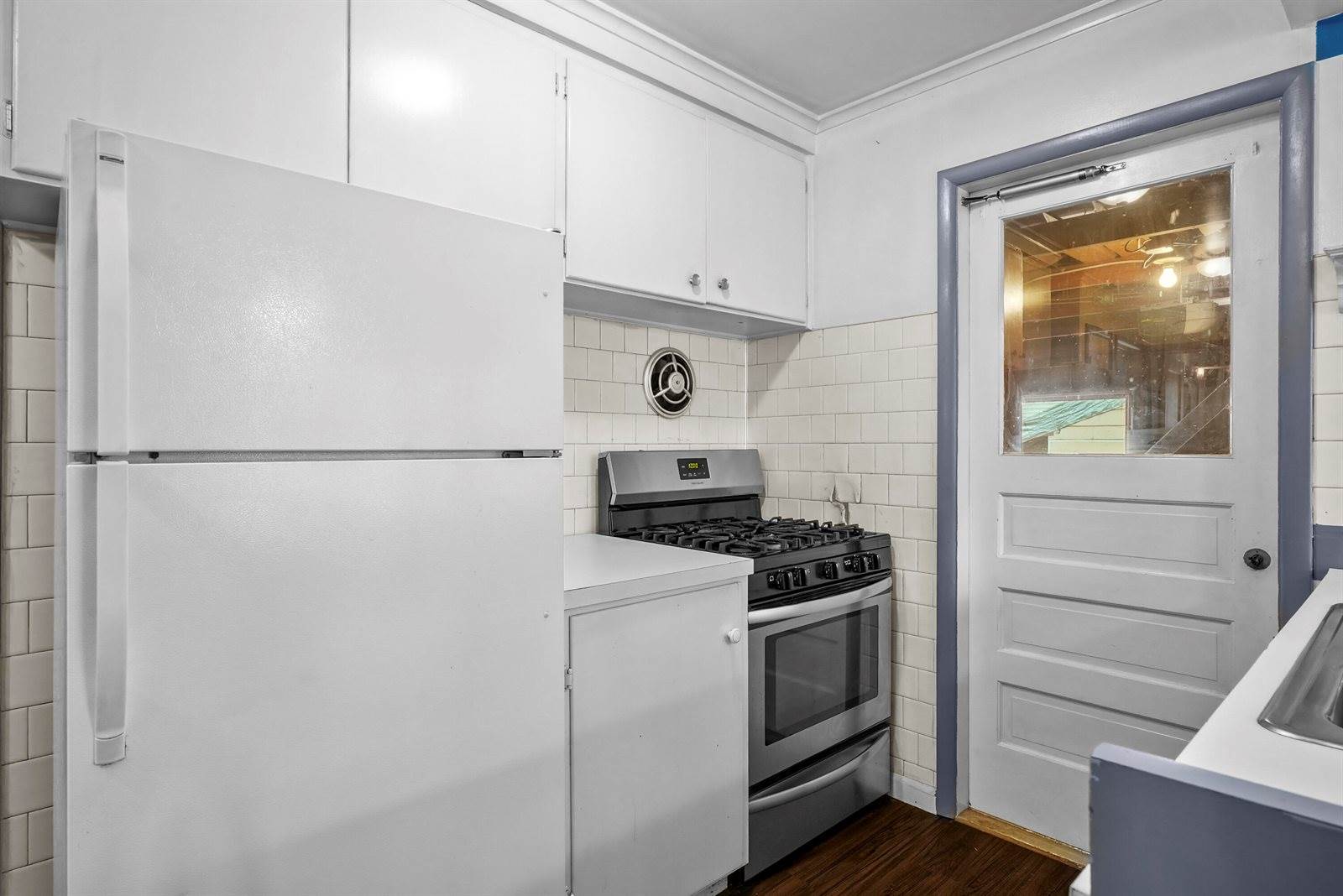 201 Beechwood Avenue, Houghton Lake, MI 48629