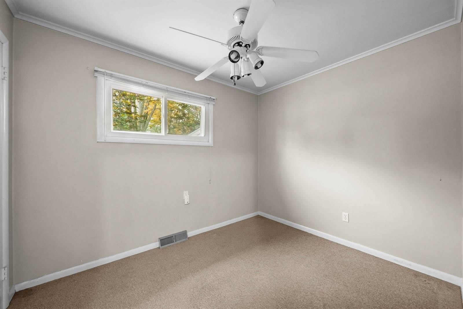 201 Beechwood Avenue, Houghton Lake, MI 48629