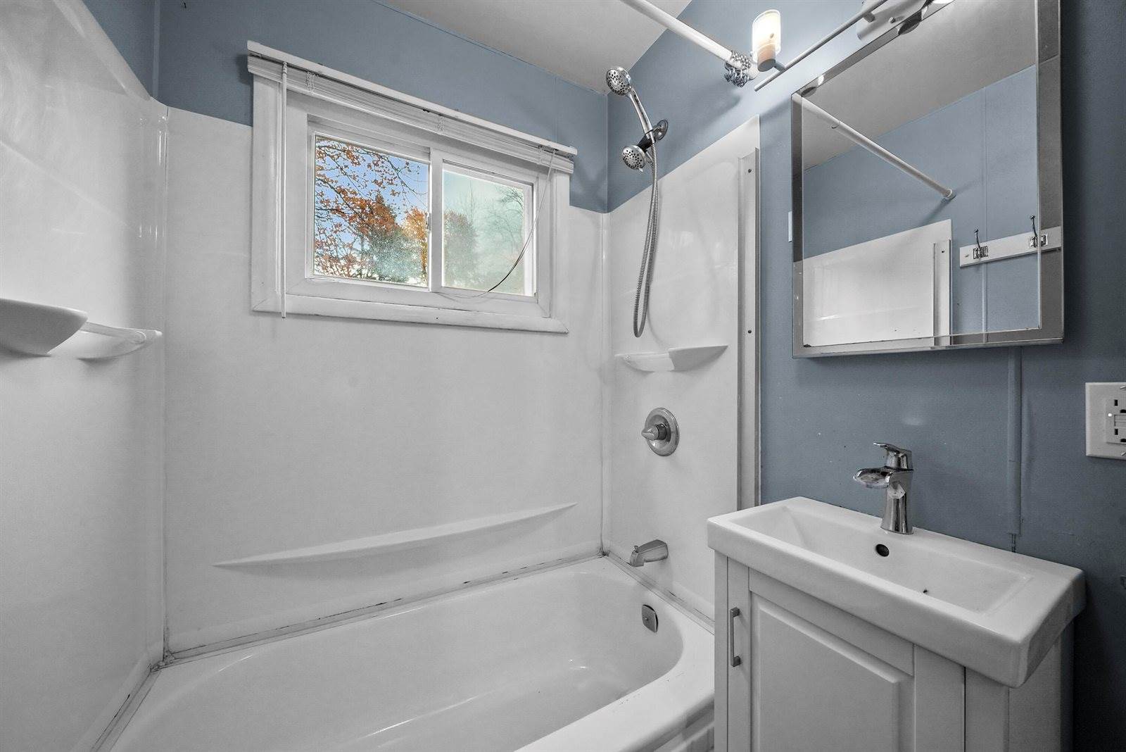 201 Beechwood Avenue, Houghton Lake, MI 48629