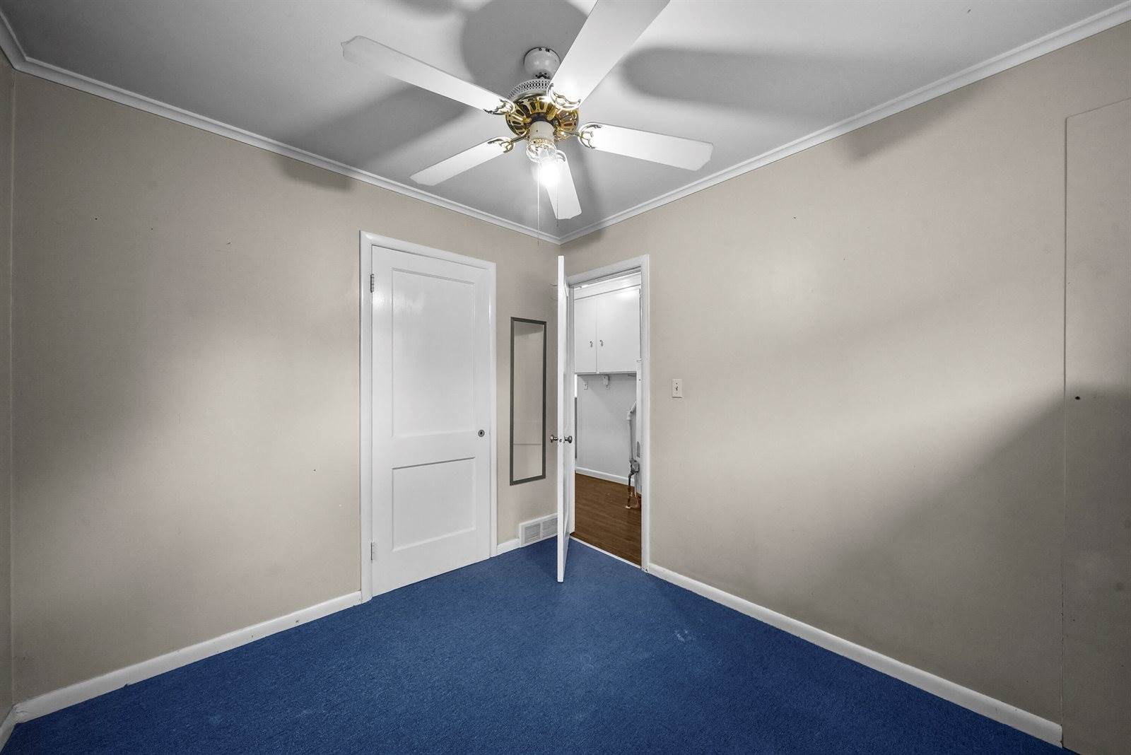 201 Beechwood Avenue, Houghton Lake, MI 48629