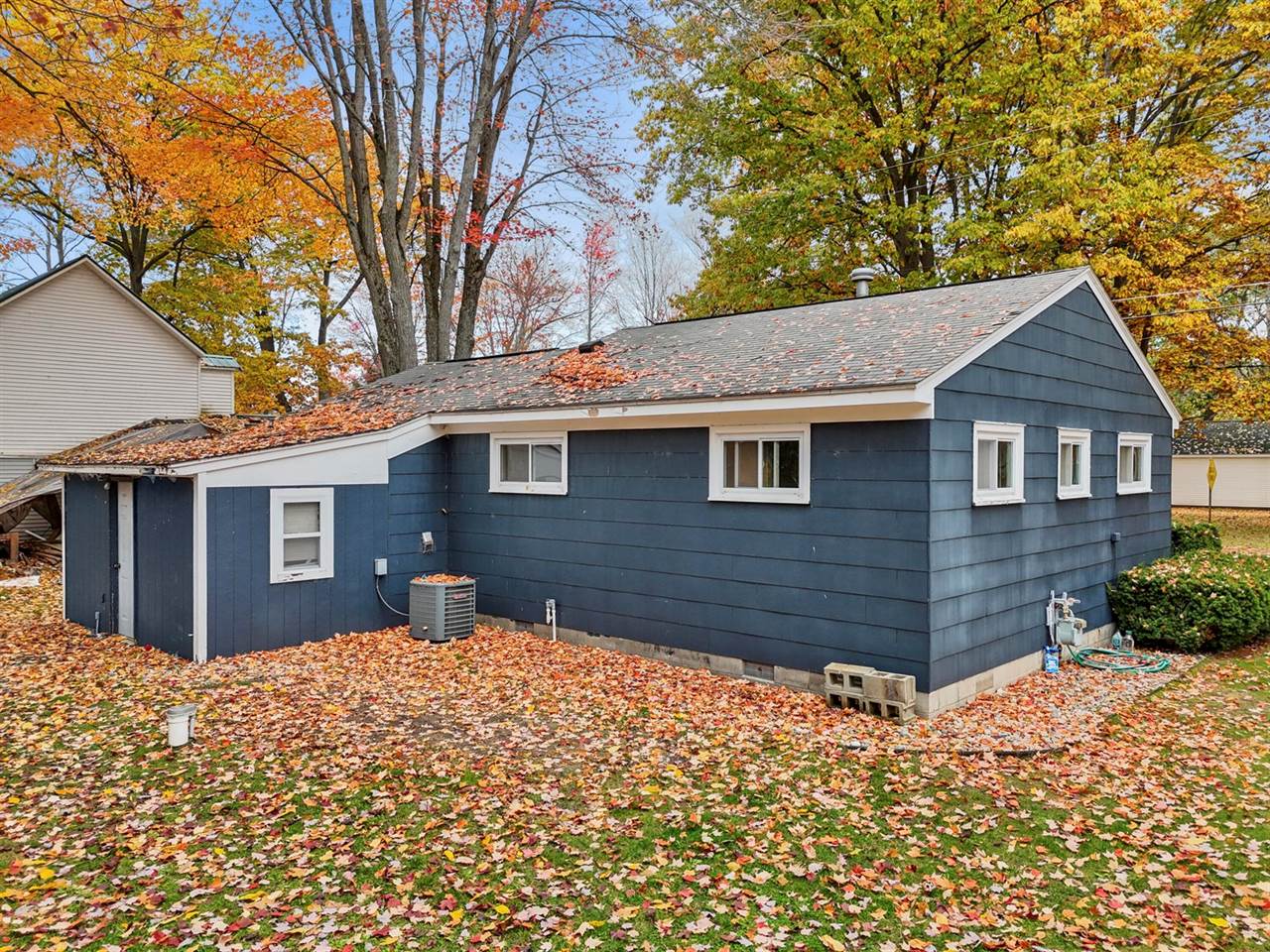 201 Beechwood Avenue, Houghton Lake, MI 48629