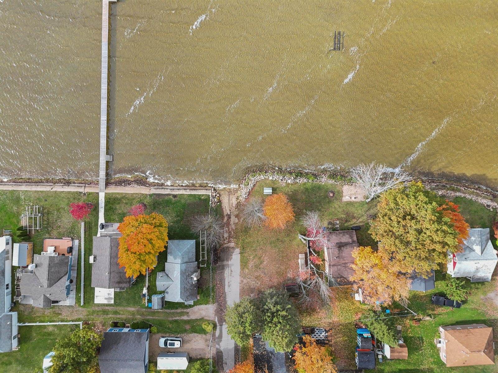 201 Beechwood Avenue, Houghton Lake, MI 48629