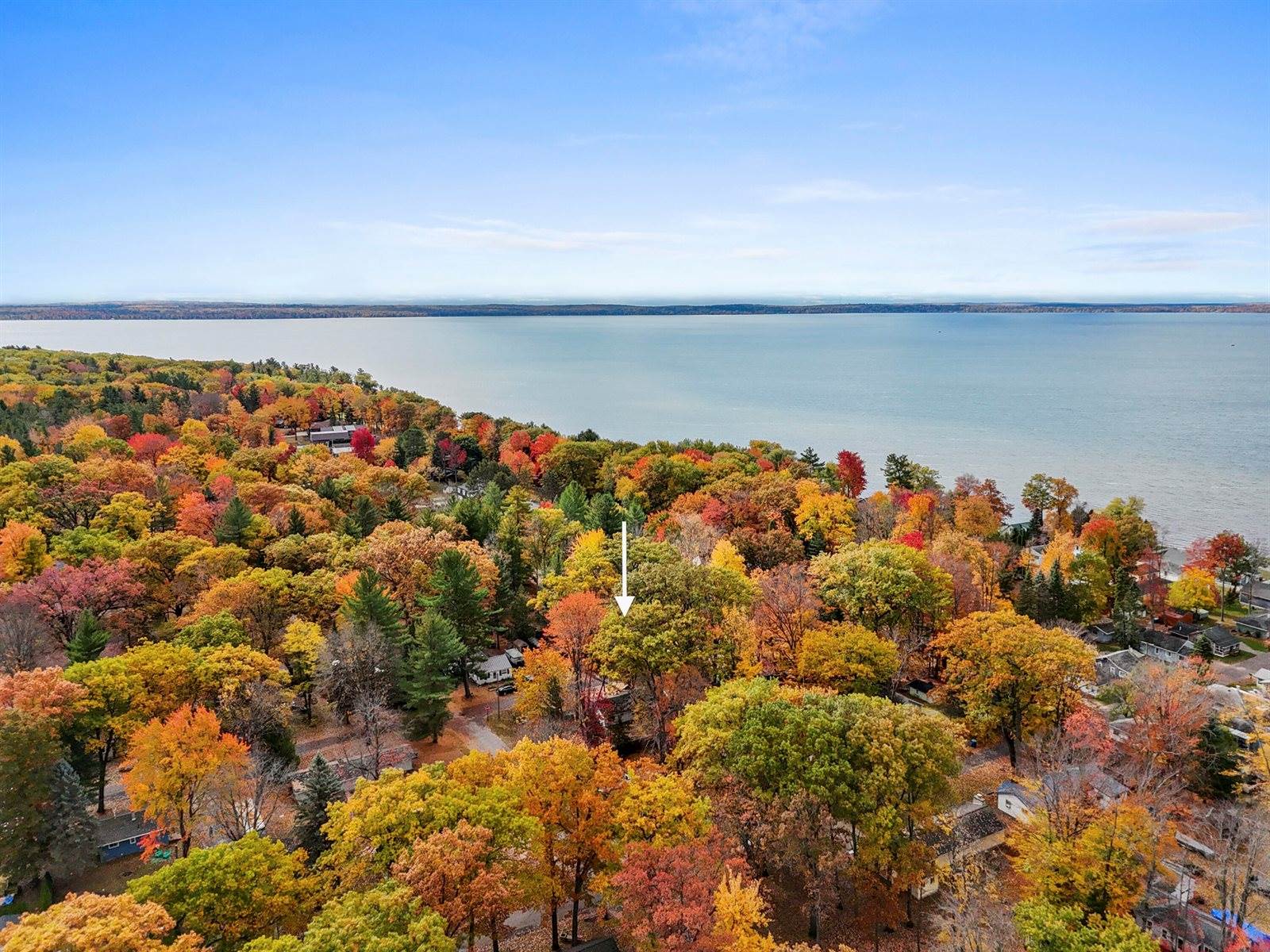 201 Beechwood Avenue, Houghton Lake, MI 48629