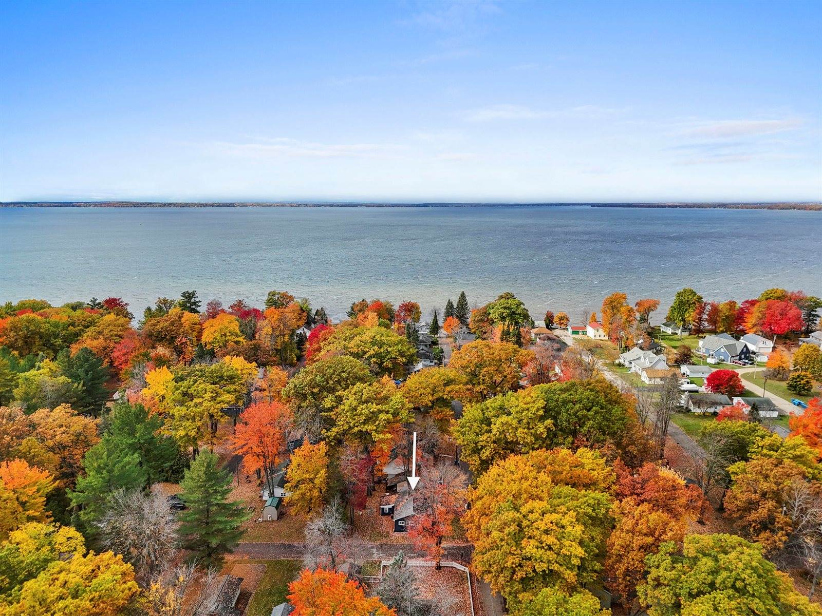 201 Beechwood Avenue, Houghton Lake, MI 48629