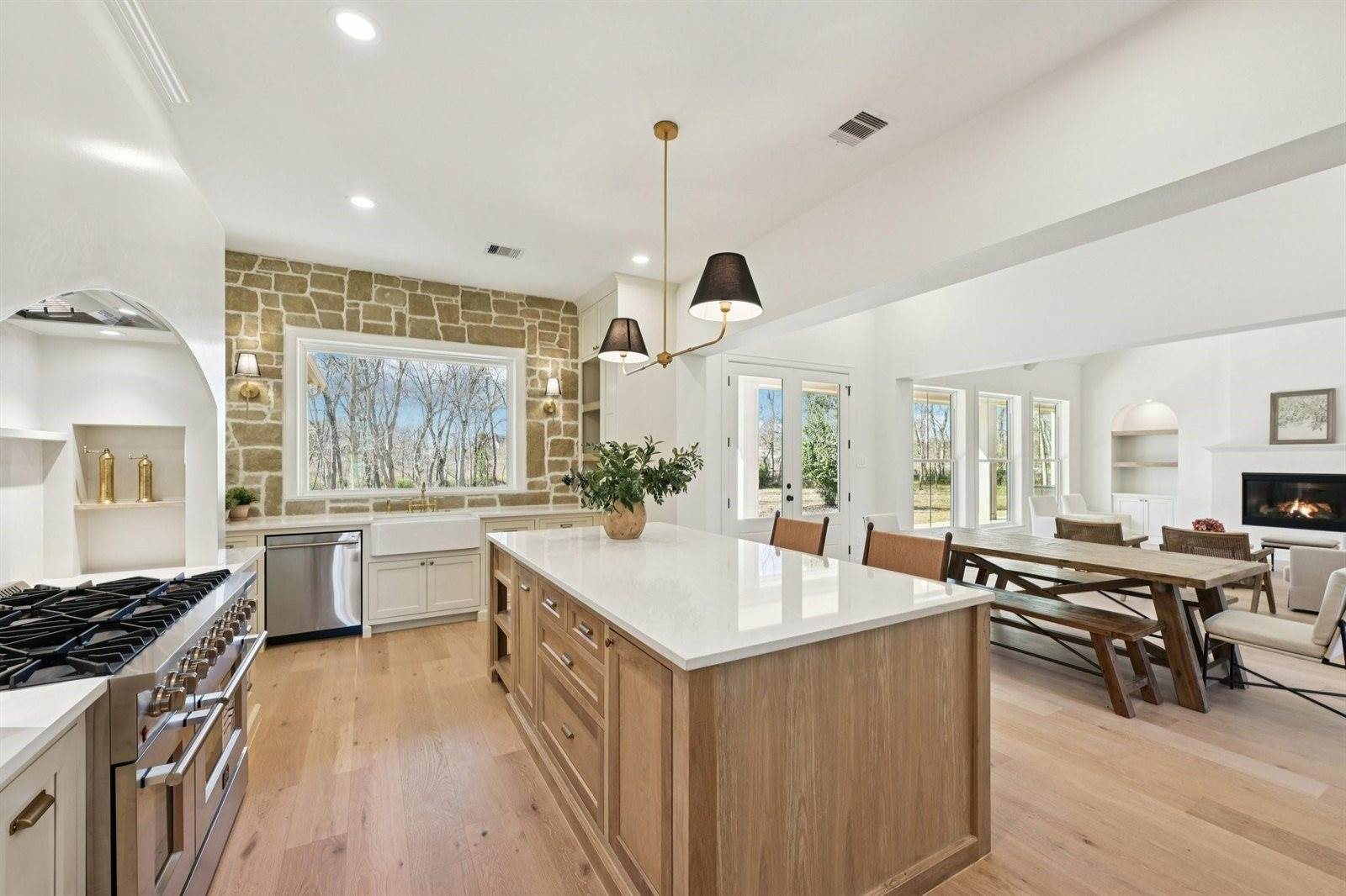 10248 Winding Branch, Chappell Hill, TX 77426