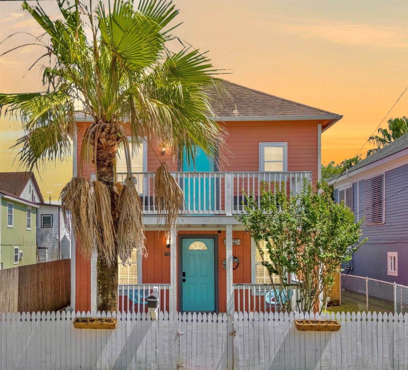 3905 Avenue L, Galveston, TX 77550