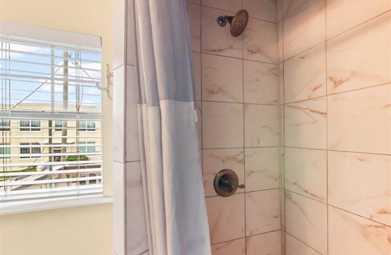 3905 Avenue L, Galveston, TX 77550