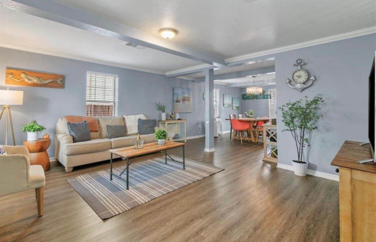 3905 Avenue L, Galveston, TX 77550