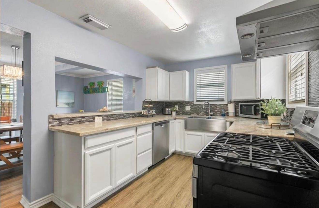 3905 Avenue L, Galveston, TX 77550