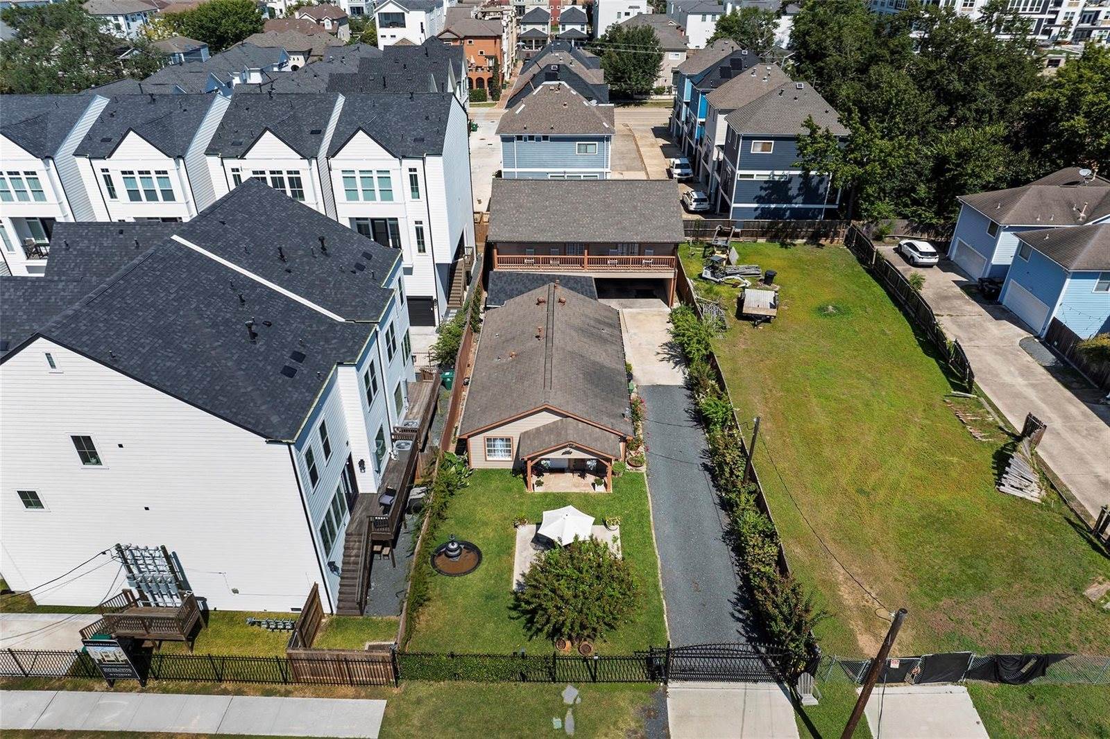 1131 West 22nd Street, Houston, TX 77008