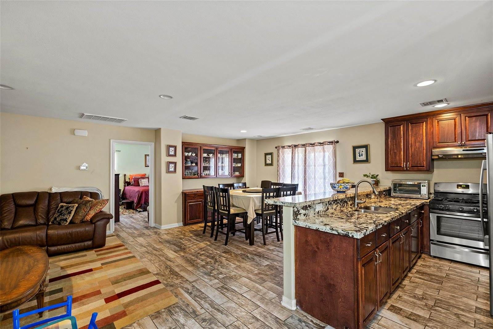 1131 West 22nd Street, Houston, TX 77008