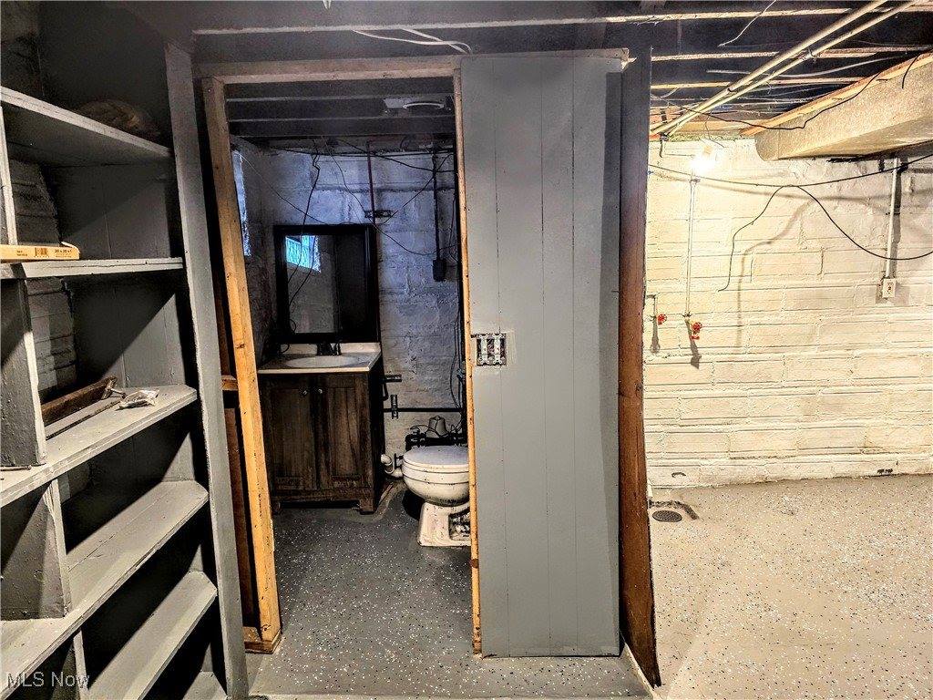 598 Cassius Avenue, Youngstown, OH 44505