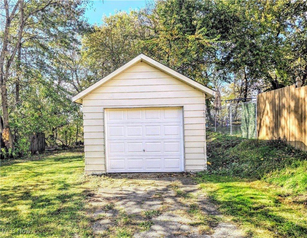 598 Cassius Avenue, Youngstown, OH 44505