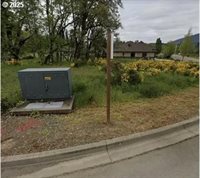 1308 Green Valley Dr, Cave Junction, OR 97523